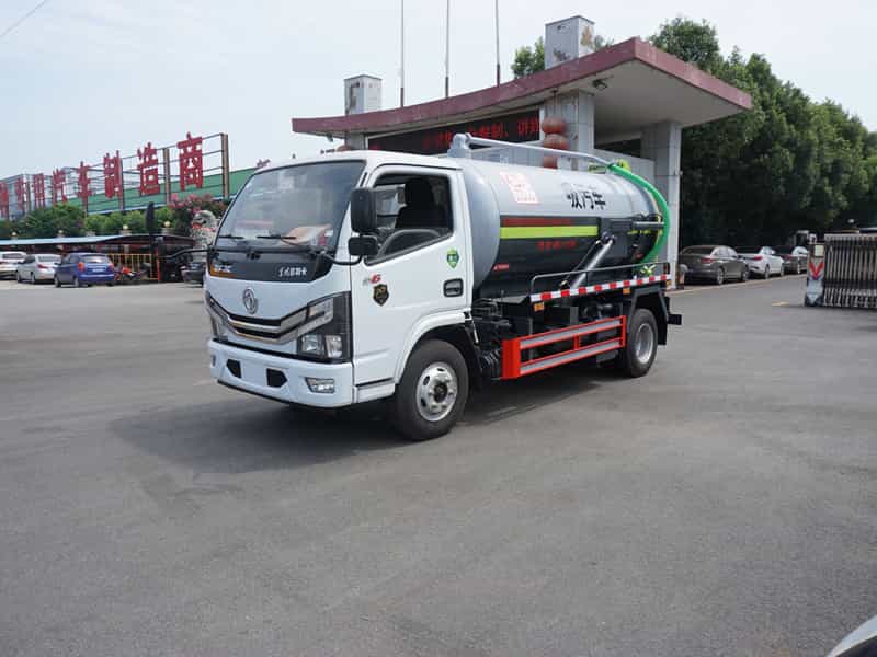 东风多利卡吸污车（国6）
